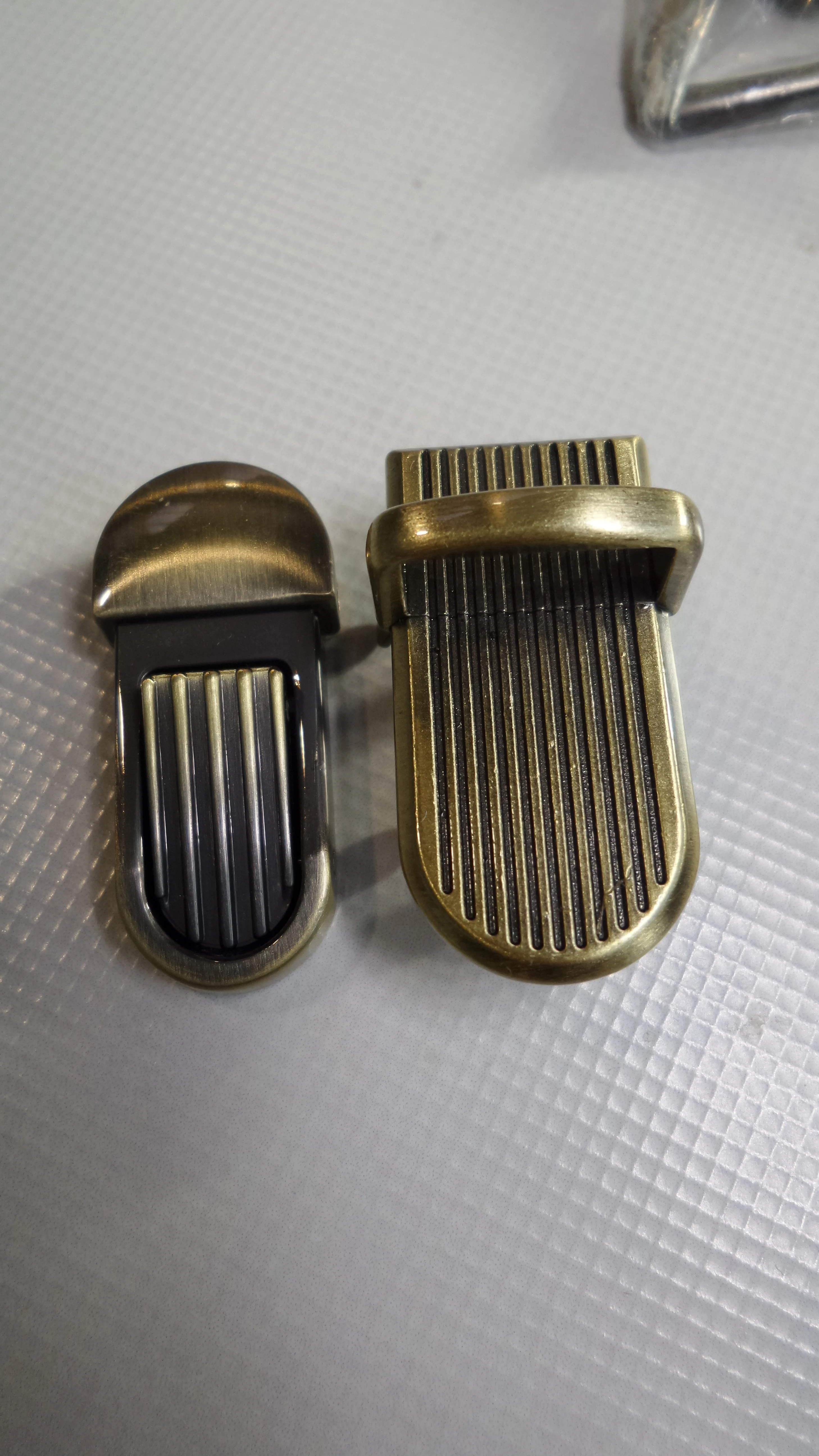 Snap lock - Image 2